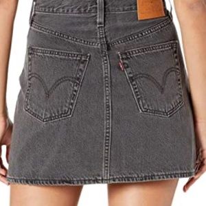 NWT - Levis Ribcage Mini Skirt in Grey size 30